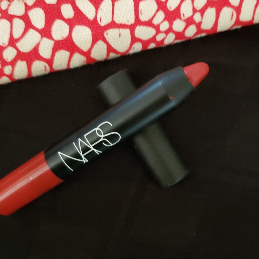Nars Matte Lip Pencil Cruella .6 OZ & Origins bag NWT - Picture 5 of 8
